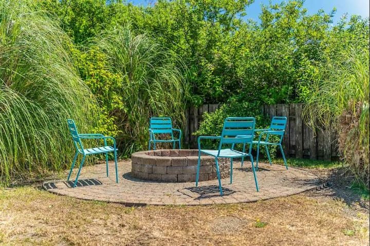 The BrassBell | Firepit | DogFriendly | Walk2Beach