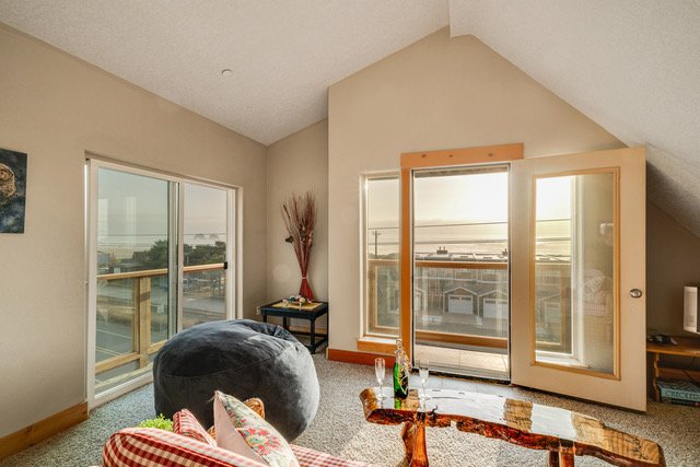 Rockaway Remedy | Pano Twin Rock Views | Dogs!